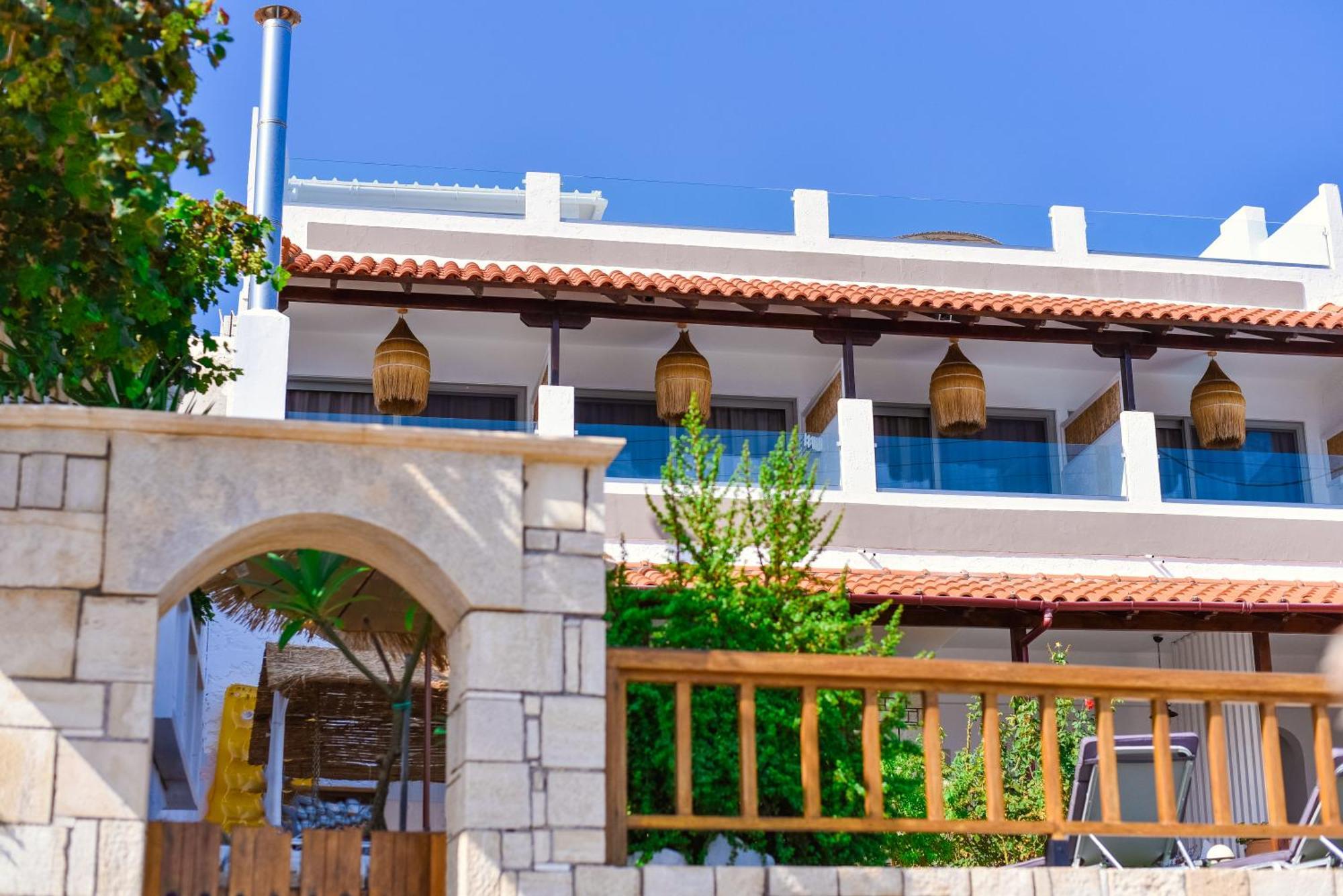 Laia Seafront Luxury Apartments 阿齐亚·佩拉加 外观 照片