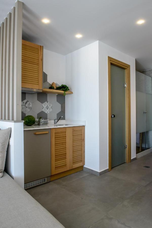 Laia Seafront Luxury Apartments 阿齐亚·佩拉加 外观 照片